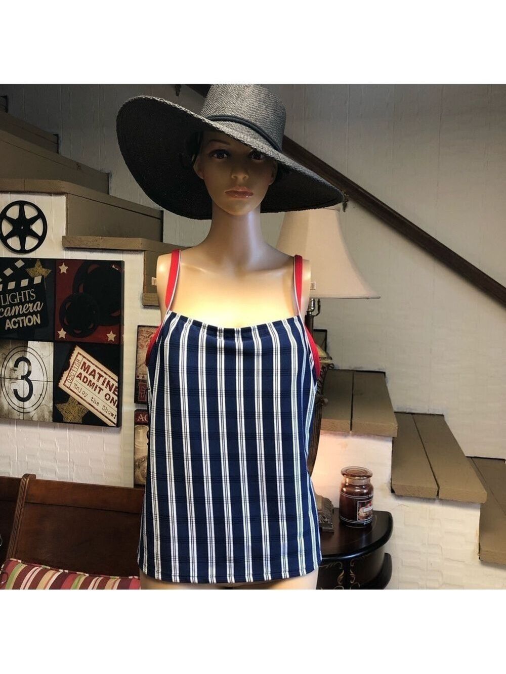LIZ CLAIBORNE SIZE 6 SWIMSUIT TOP